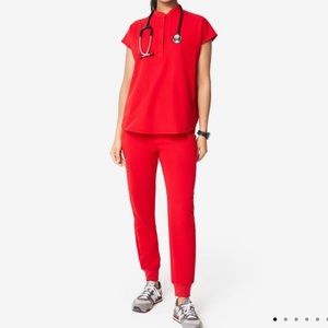 Figs scrub top hardly worn